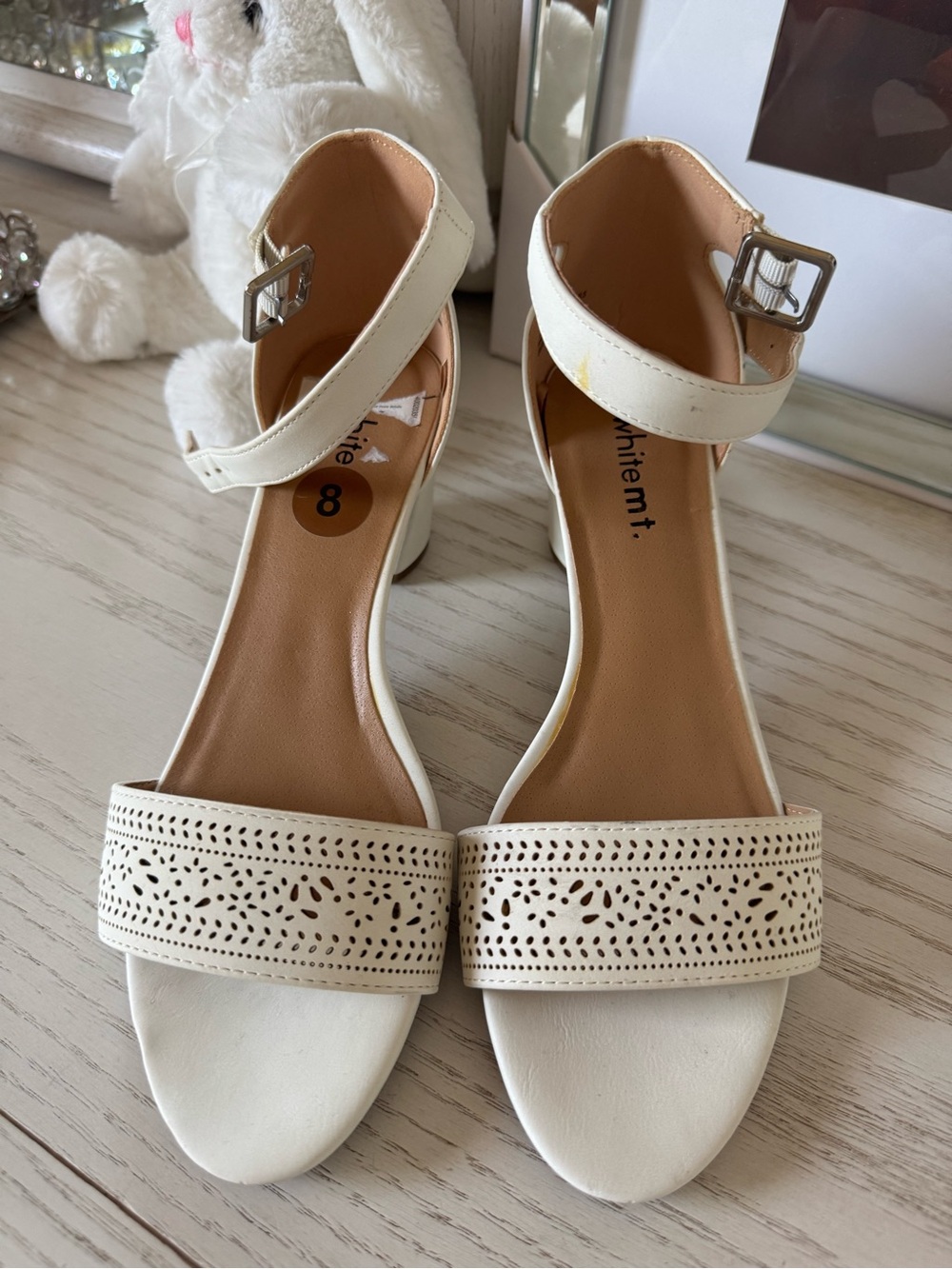 White Mountain Women's White Ankle-Strap Block Heel Sandals Sz 8